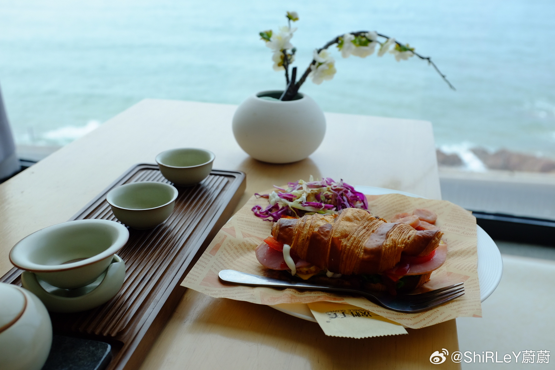 今天比较relax，起床后在房间看看海景，吃吃早餐🥣吃货蔚在青岛 青岛·青岛吾
