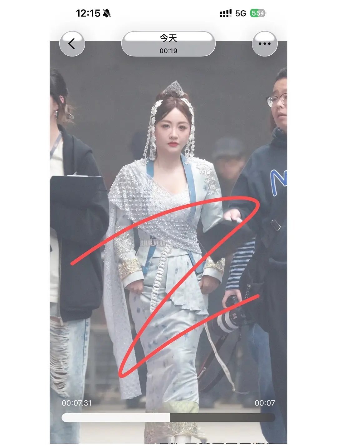 杨蓉这是怎么了？肿成这样。。 