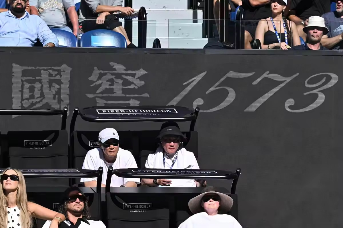 陈奕迅观战澳网原来Eason也是隐藏的网球迷！澳网男单半决赛偶遇陈奕迅，是什么样