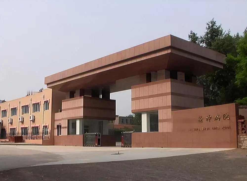 “举报社区书记赌博反被送精神病院”——近日引发全网热议的成都徐某某事件，终于有了