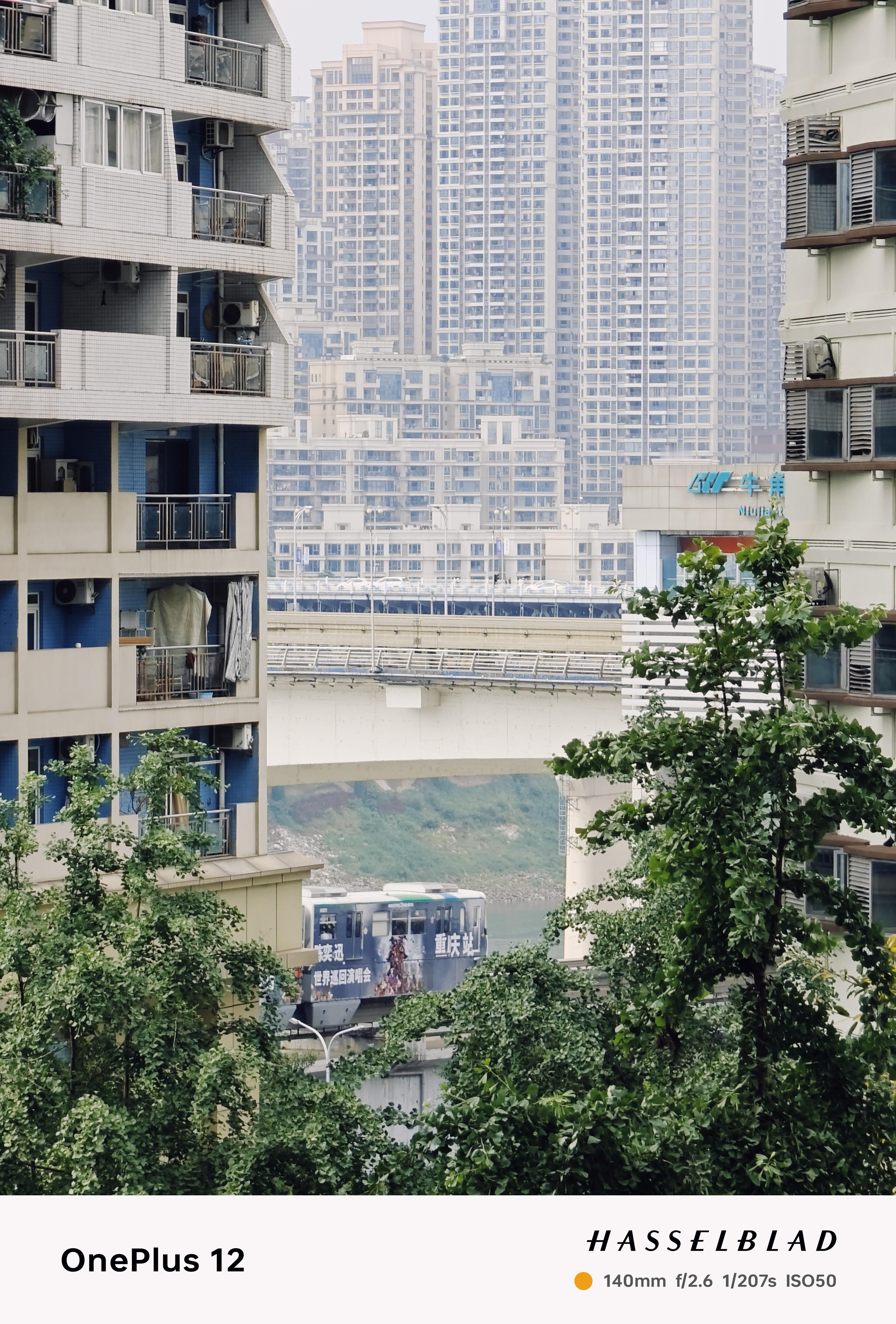 牛角沱轻轨站内的建筑，重新调色后再发一遍，用的胶片预设#组图故事# ​​​