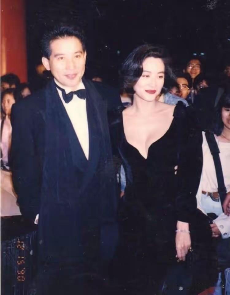 个人认为林青霞最美的阶段，不是青春的18岁，也不是鲜衣怒马的24岁，而是照片中的