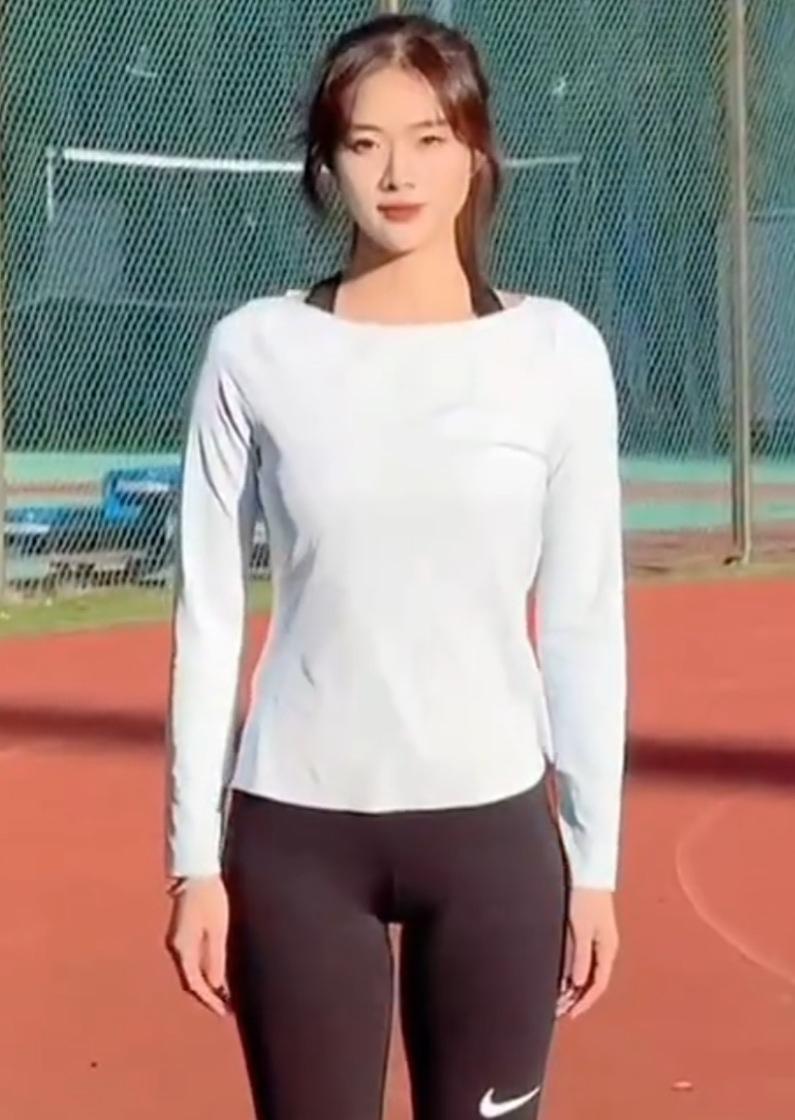 女田径运动员，值得拥有。
