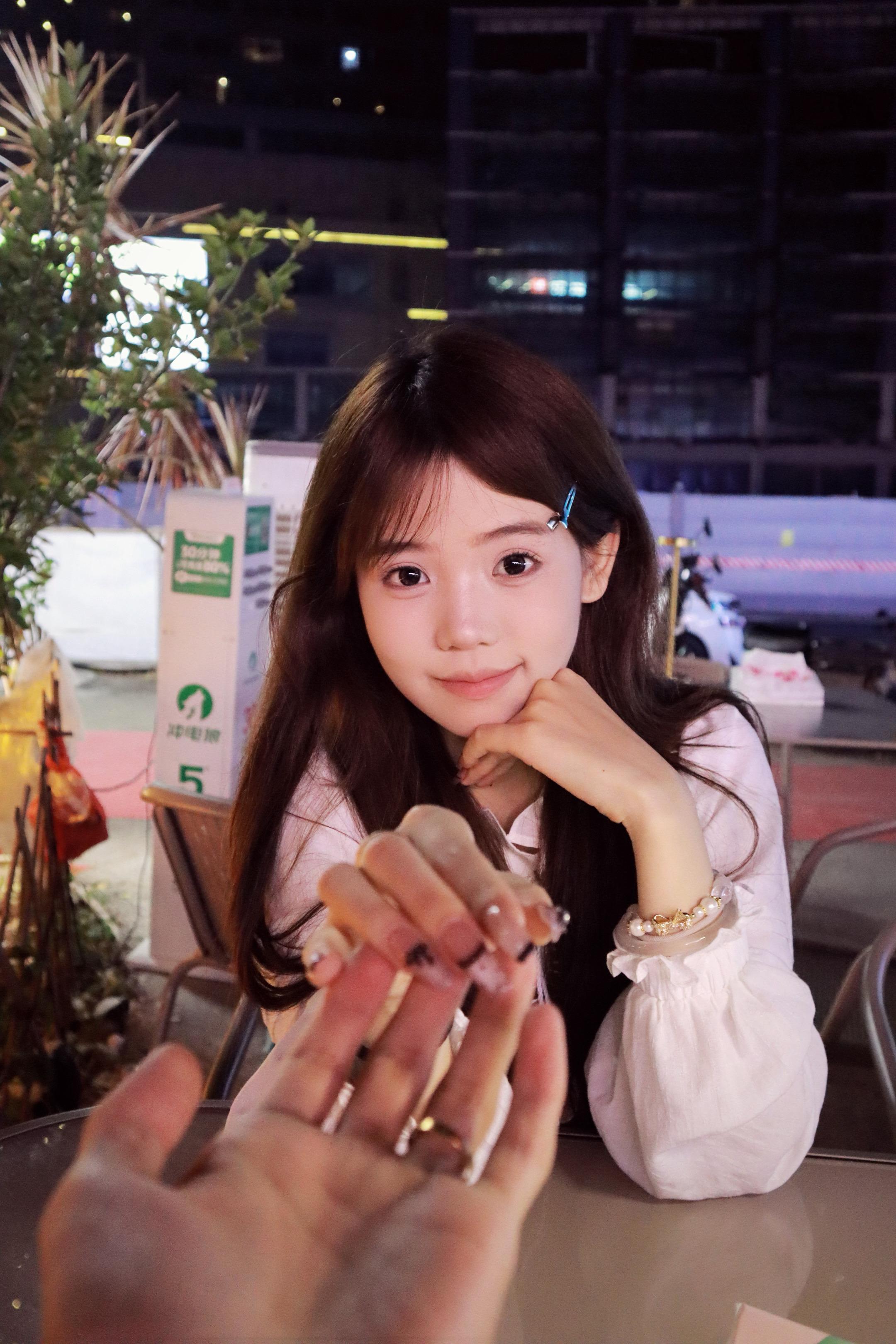 我闭上眼睛 贴近你 心跳 呼吸