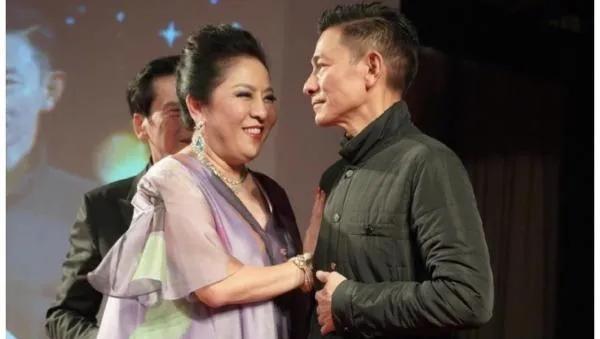 天王刘德华风光无限，谁能想到他也曾跌到谷底，投资砸锅欠下巨款，四处求助无人应答？