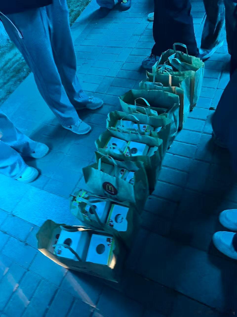 鹭卓让我做不到不依赖哥哥了、鹭卓给粉丝的爱好拿的出手鹭卓温柔细腻的性格自带治愈感