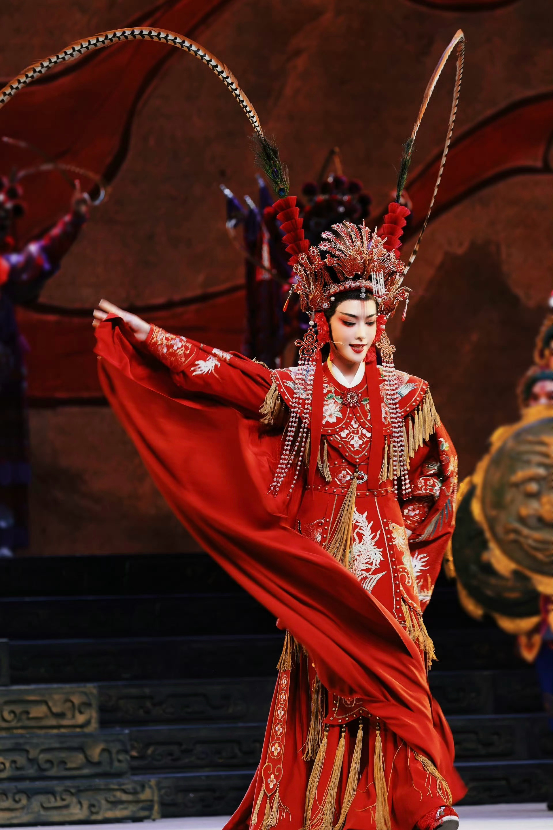 李云霄东方美学神图上新了光影倒映在湖面的诗意，古典雅致的韵味扑面而来，这才是真正