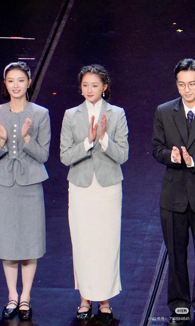 姐姐们觉得晓彤以后能走正剧路线，做老戏骨吗 