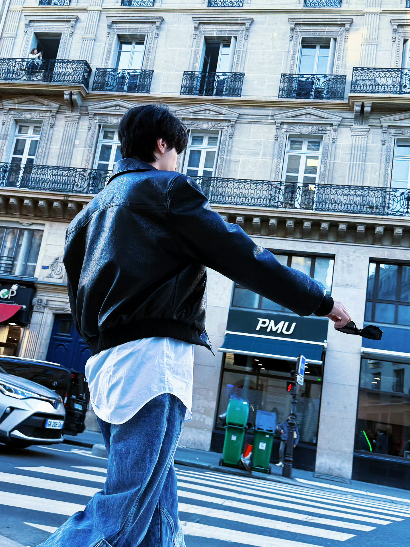 展轩巴黎漫游live 展轩巴黎漫游记🈶漫步在法国巴黎街头的潮男蓝调时刻配白衬衫