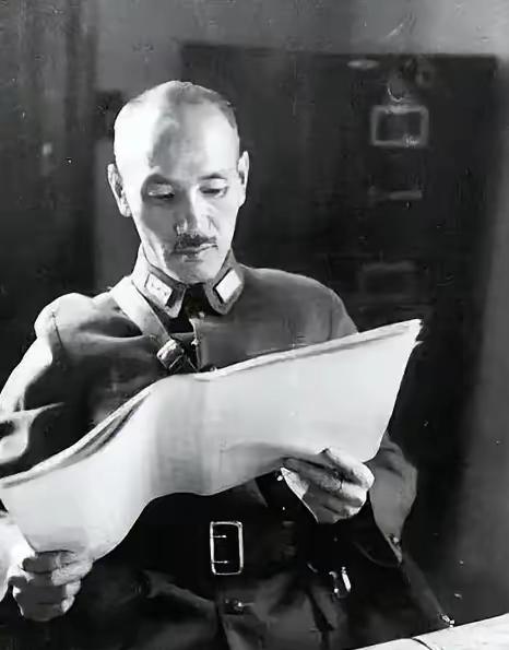 蒋介石不抽烟、也不喝酒、不喝茶、不喝咖啡，没什么爱好，可他却经常下便条到财政部去