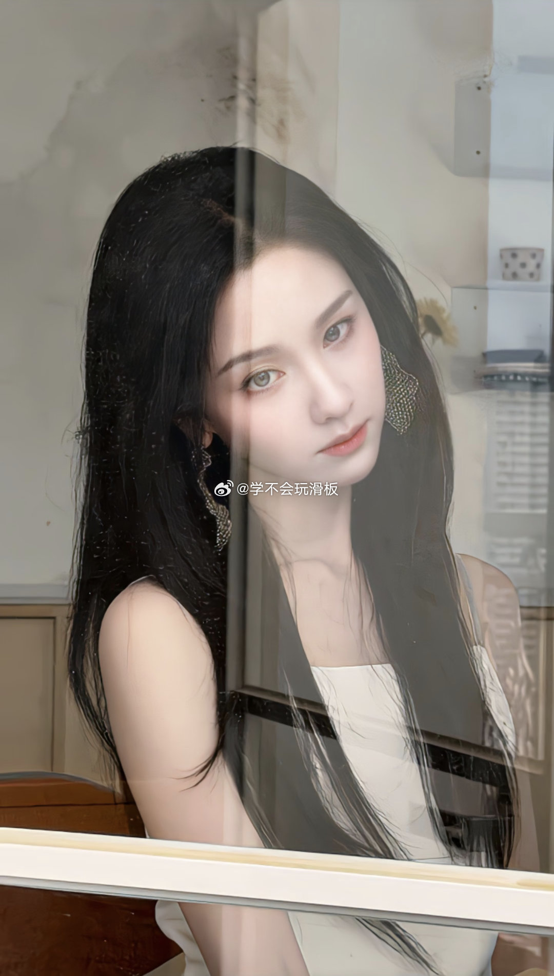 杨洋陈都灵 等风热吻你 支持把这个杨洋和嘟嘟打包送进等风二搭。别的不说，光是俊男