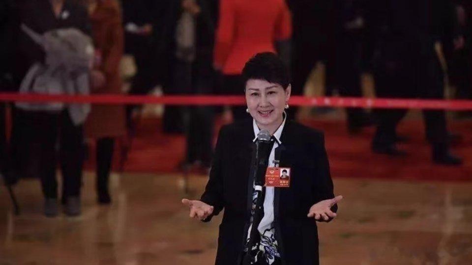 居然是凯丽提案的演员署名新规演员署名新规是凯丽提案的救命！凯丽老师才是真正的行业