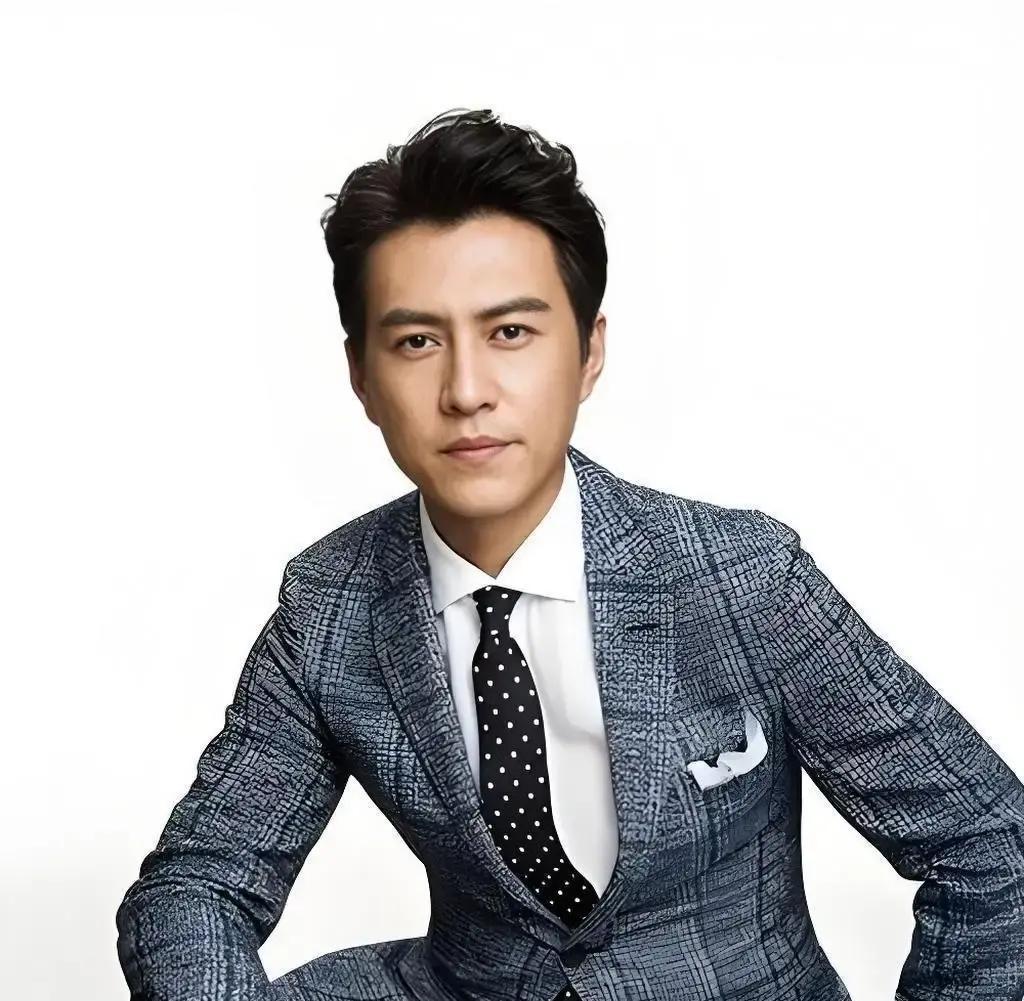 她不再演戏，却决定了屏幕上能出现什么。
 
去年十月，国家电影局备案系统里悄悄多