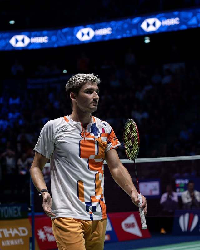 小波波夫🇫🇷 21-12、21-17 🇸🇬骆建佑下轮：小波波夫🇫🇷 