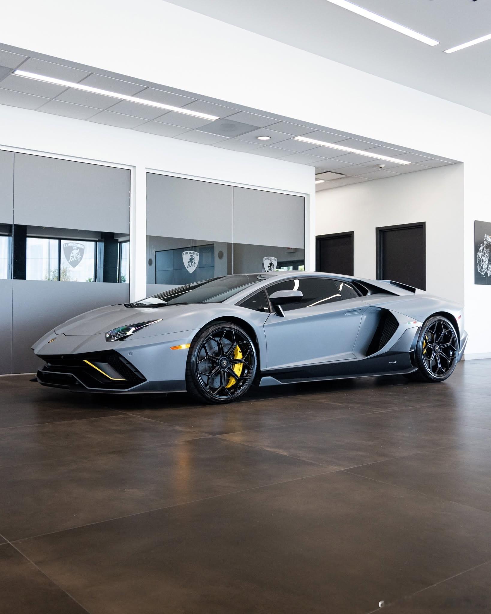 2022 Aventador LP 780-4 顶极版 🔥身着灰褐色亚光漆，内