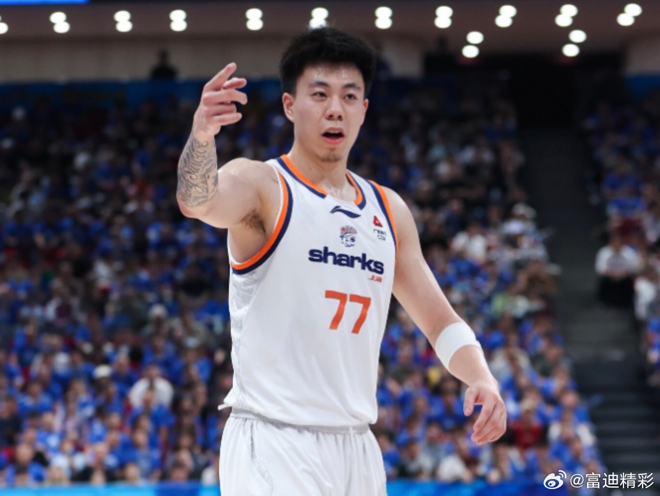 上海大胜北控：张镇麟28分屡秀暴扣 廖三宁34+5+4创生涯纪录北京时间10月1
