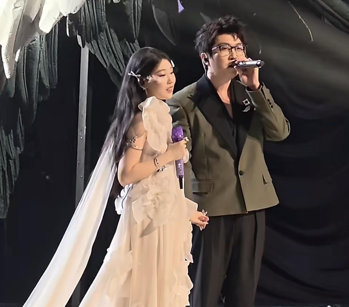 沈佳润向毛不易道歉这事，

我有一点想不明白，

不是说她不该道歉，而是她道歉后