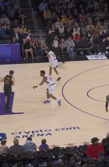 这种拿着球虚晃然后顺势投篮的动作能要到3次罚球，有点让普通球迷出乎意料了，想知道