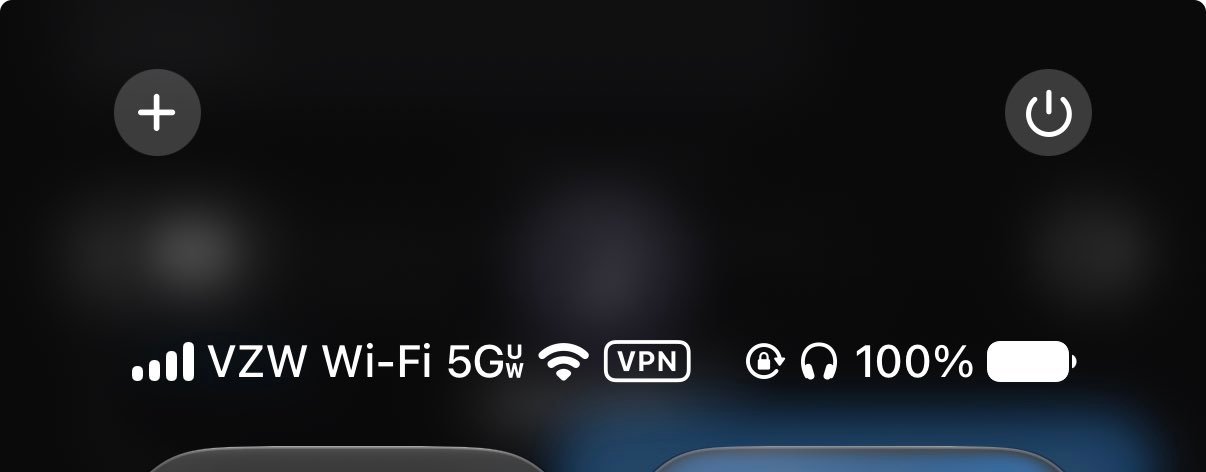 iOS 27 Beta 3 控制中心的状态栏同时显示 5G 和 Wi-Fi 图标