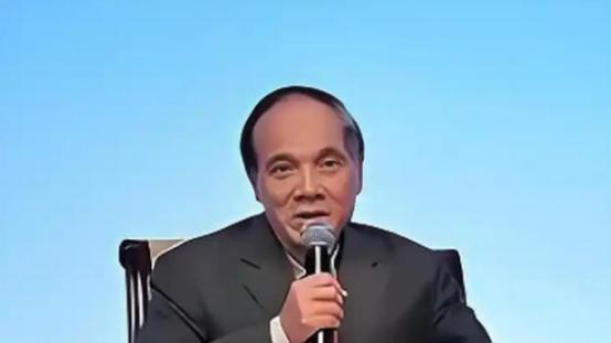 一个越南教授，当着全世界的面，扔下一句话。他说：“虽然我个人对中国有意见，但不得