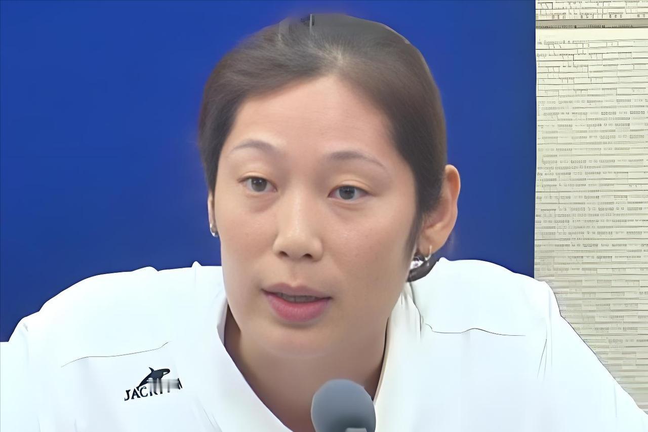 以球会友！朱婷邀请广大爱好者参加排球盛宴，共赴这场属于排球爱好者的欢乐聚会。
