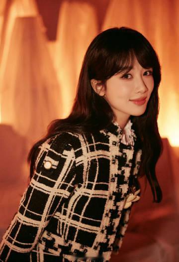 #杨紫巴黎时装周花絮##杨紫巴黎现场图# ​​​杨紫巴黎现场图来了！好美的紫妹！