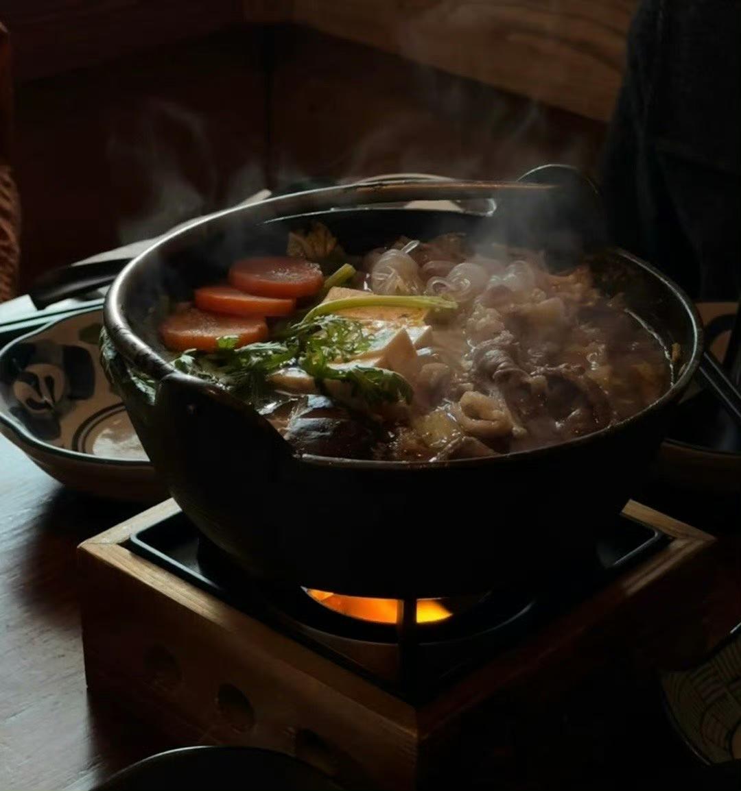 在冬天 和热气腾腾的食物靠的近一些