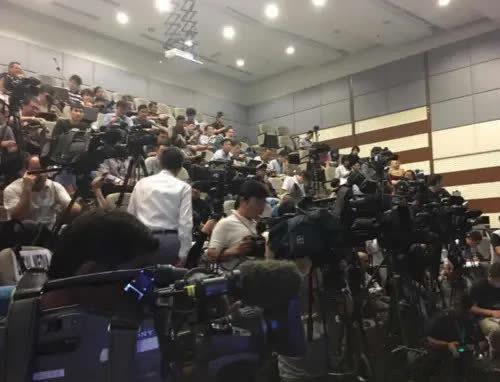 俄乌打了四年多，最近冒出个怪事，中国一枪没放，却成了谁都绕不开的大玩家，中俄贸易