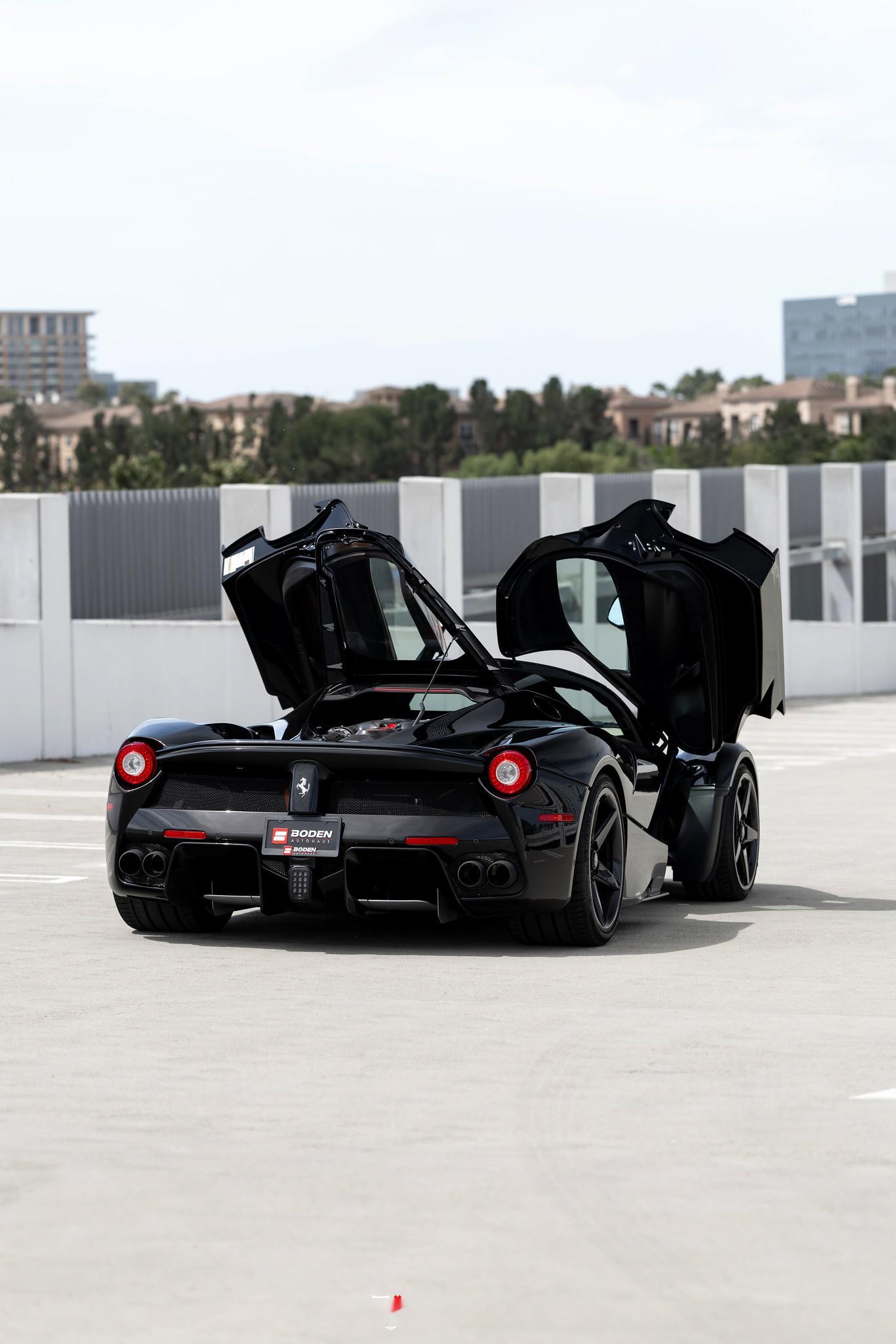 法拉利 Ferrari LaFerrari，十几年前的老旧车依然不过时 