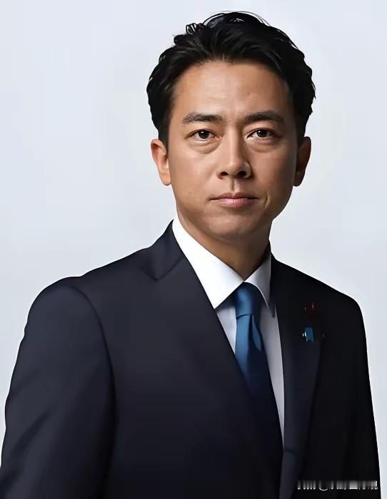 日本防卫大臣小泉进次郎今天一早就去参拜了靖国神社，争当第一名，最积极的日本军国主