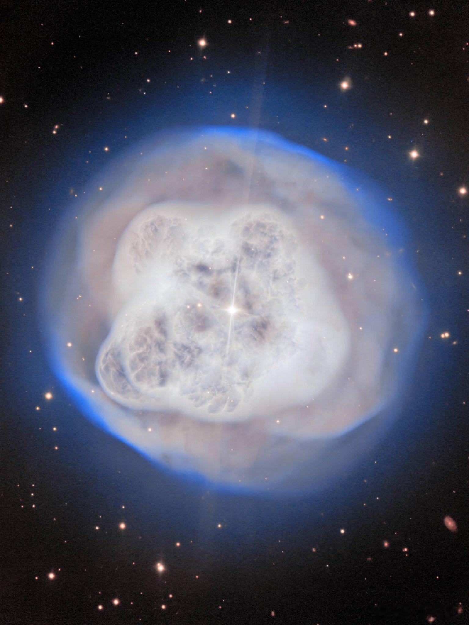 NGC 1514 星云，也被称为水晶球星云！由双子座北望远镜拍摄。这个星云距离地