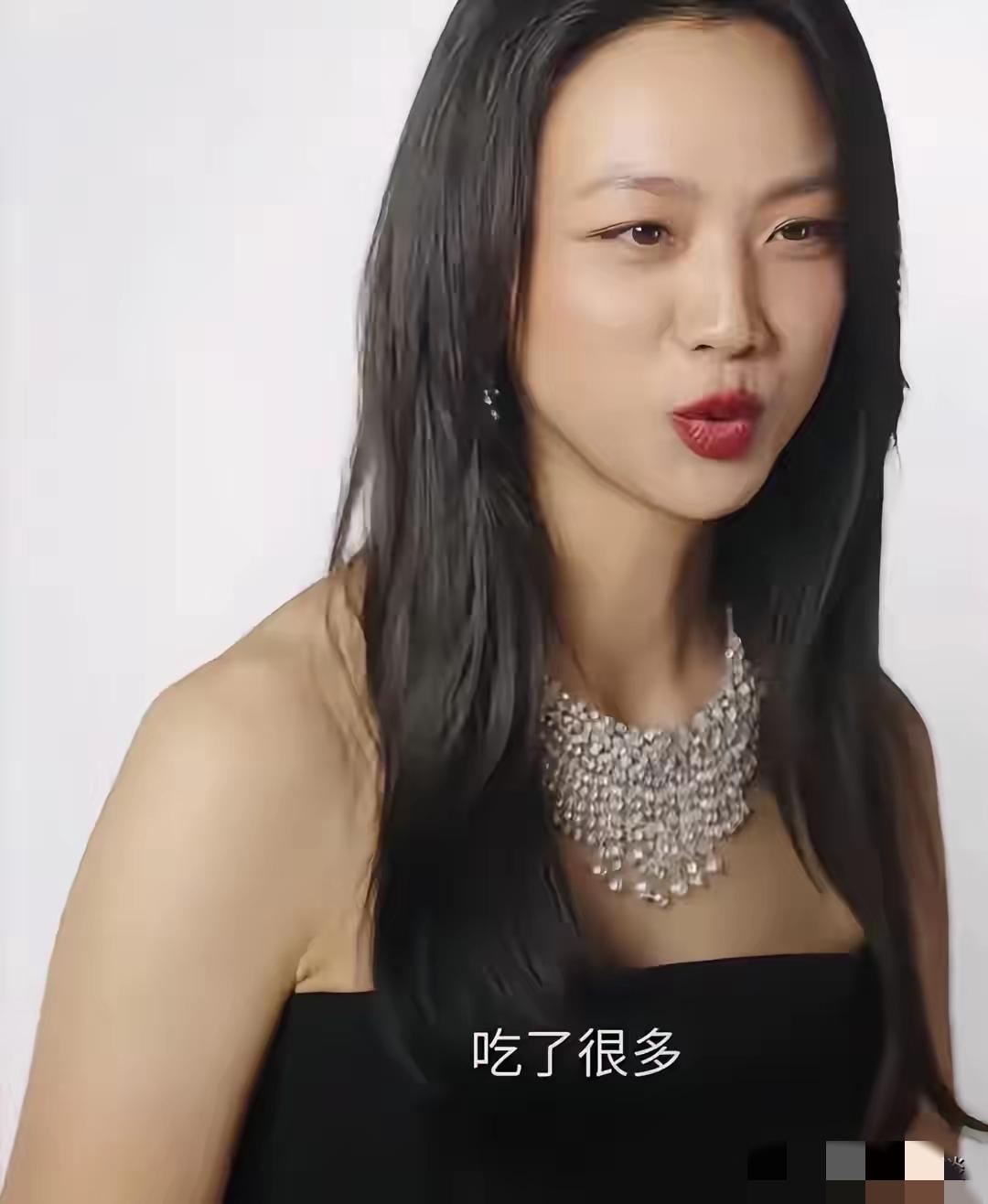 汤唯说，这次我们全家在新疆住了快两个月，一直到孩子开学才回来。我女儿放假我们就出