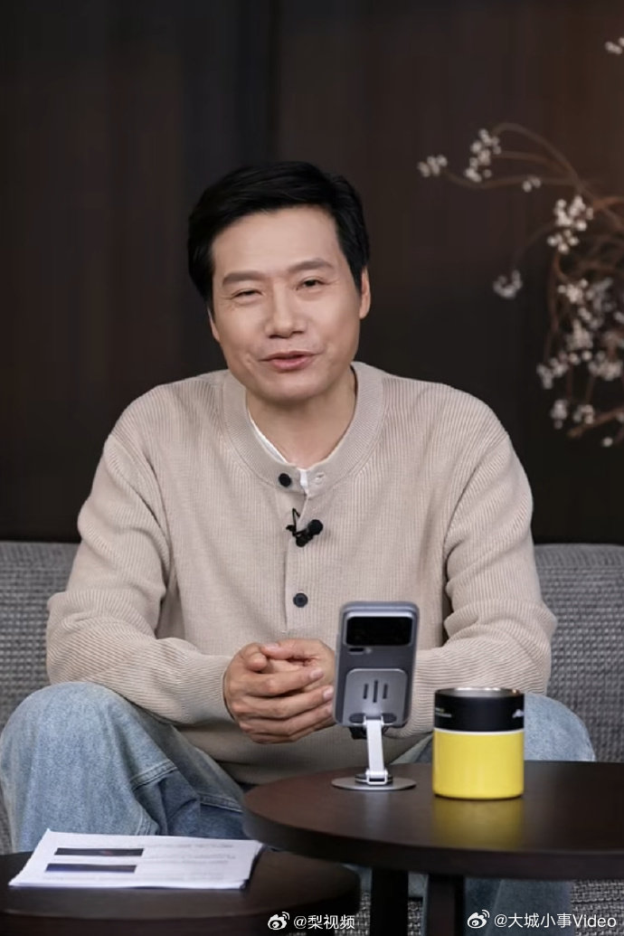 【雷军回应销冠称号】1月15日，进行本月第3次直播，详聊新一代SU7。在直播中，