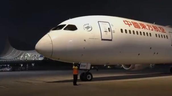 🔥欢迎回家！269名同胞平安落地昆明，祖国接你回来。3月9日7点，东航MU75