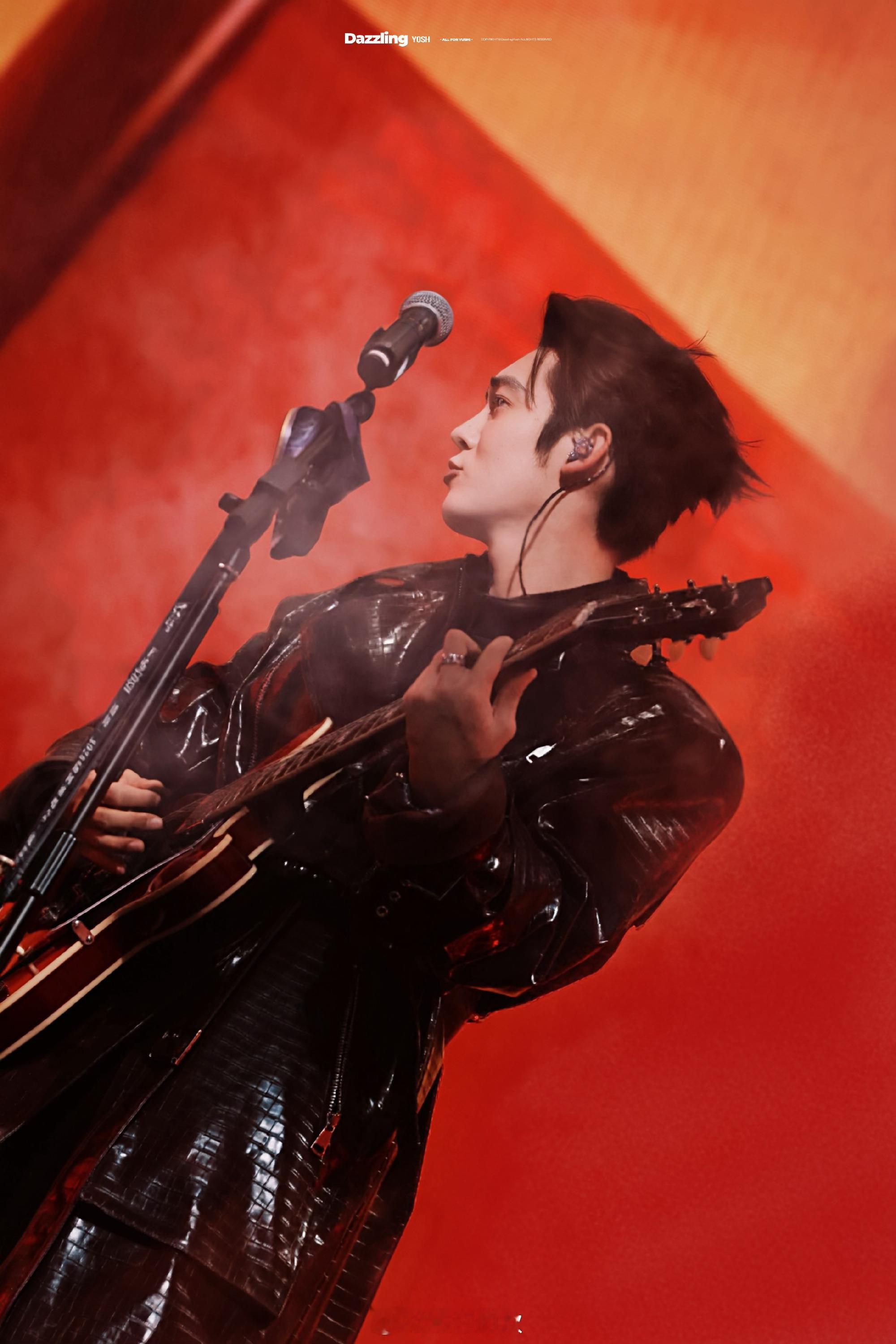 于适问现场男观众是都是跟朋友来的吗于适说希望更多男性听自己的歌于适：希望更多男性