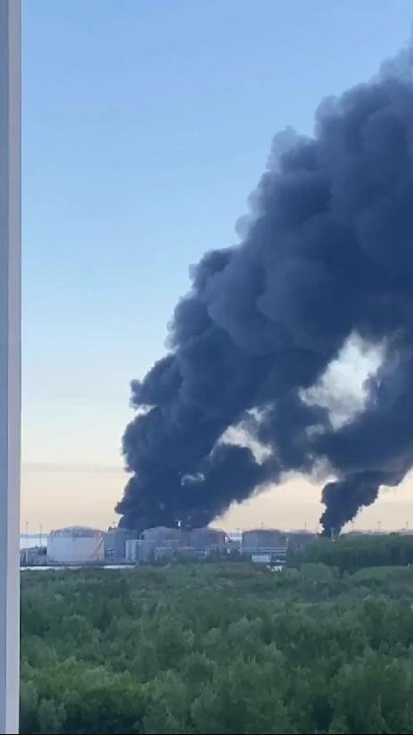 6月3日凌晨，就在圣彼得堡国际经济论坛开幕前几个小时，这座俄罗斯第二大城市上空传