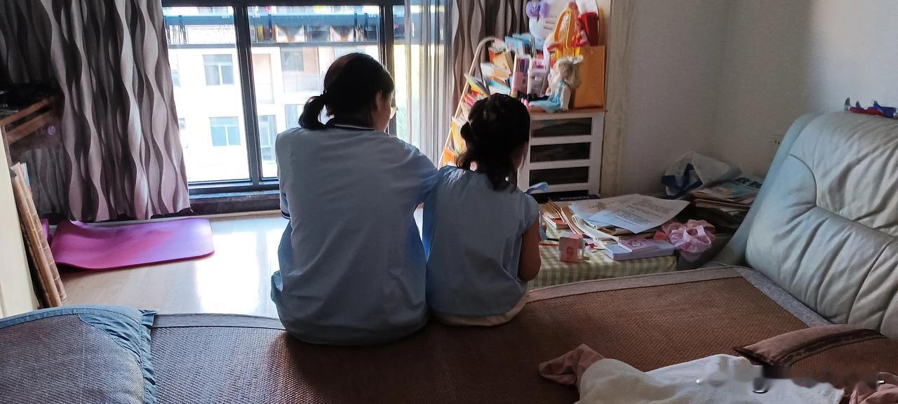 #夏日生活打卡季# 
排排坐 ，
吃果果。
你一个，
我一个。