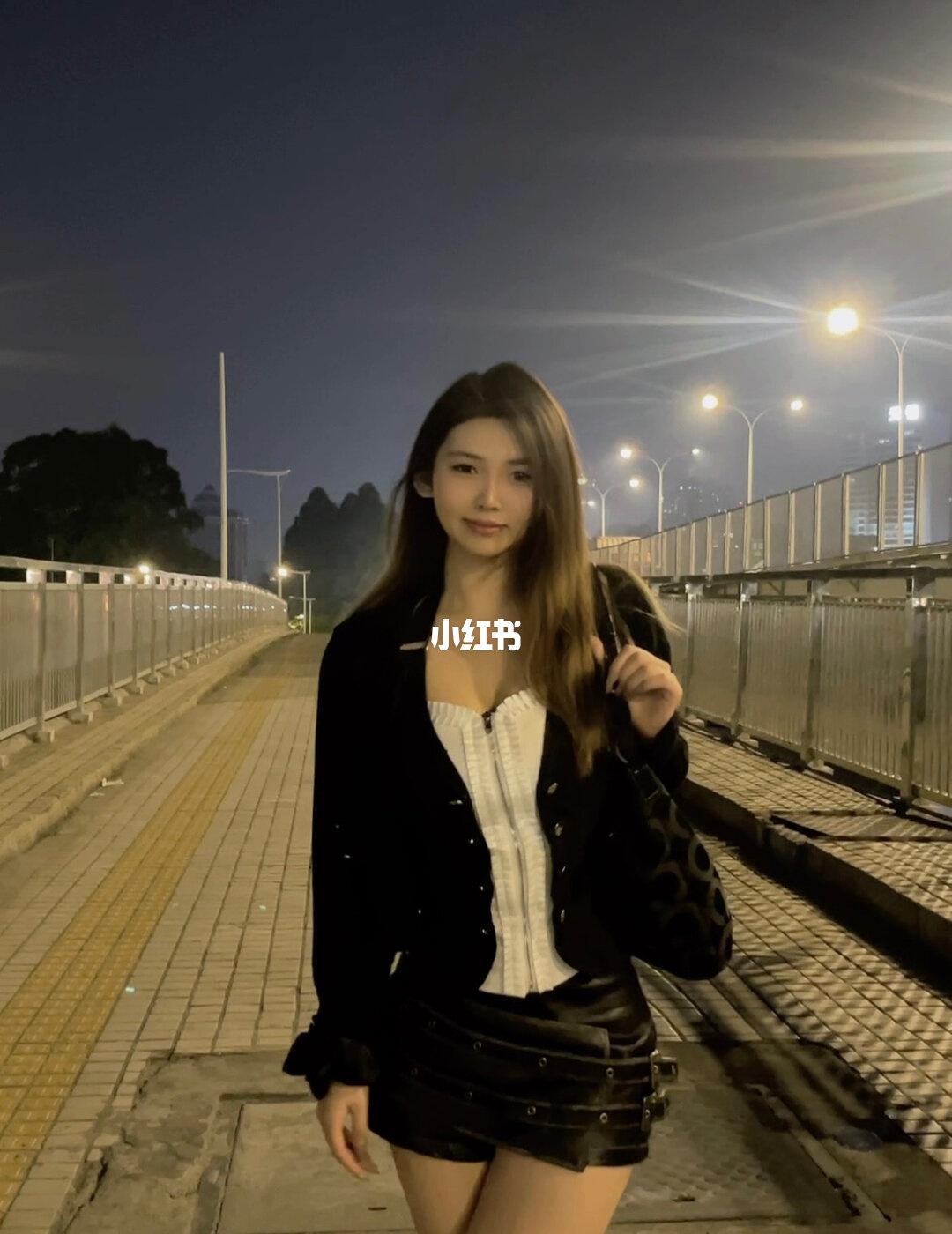 幸福多少钱 超过10块钱我去拼好饭了
夜晚的风很温柔