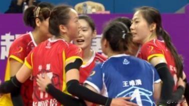 #上海女排大战北京女排#上海女排3-0再挫北京 双杀对手连续两届晋级决赛
北京时