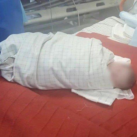 女子怀双胞胎人流后发现第3个孩子 杭州妈妈腹部无隆起 宫缩剧痛才知怀胎十月
 