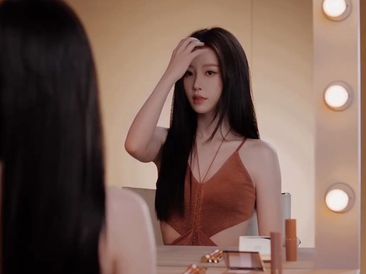 你们看女神撩发