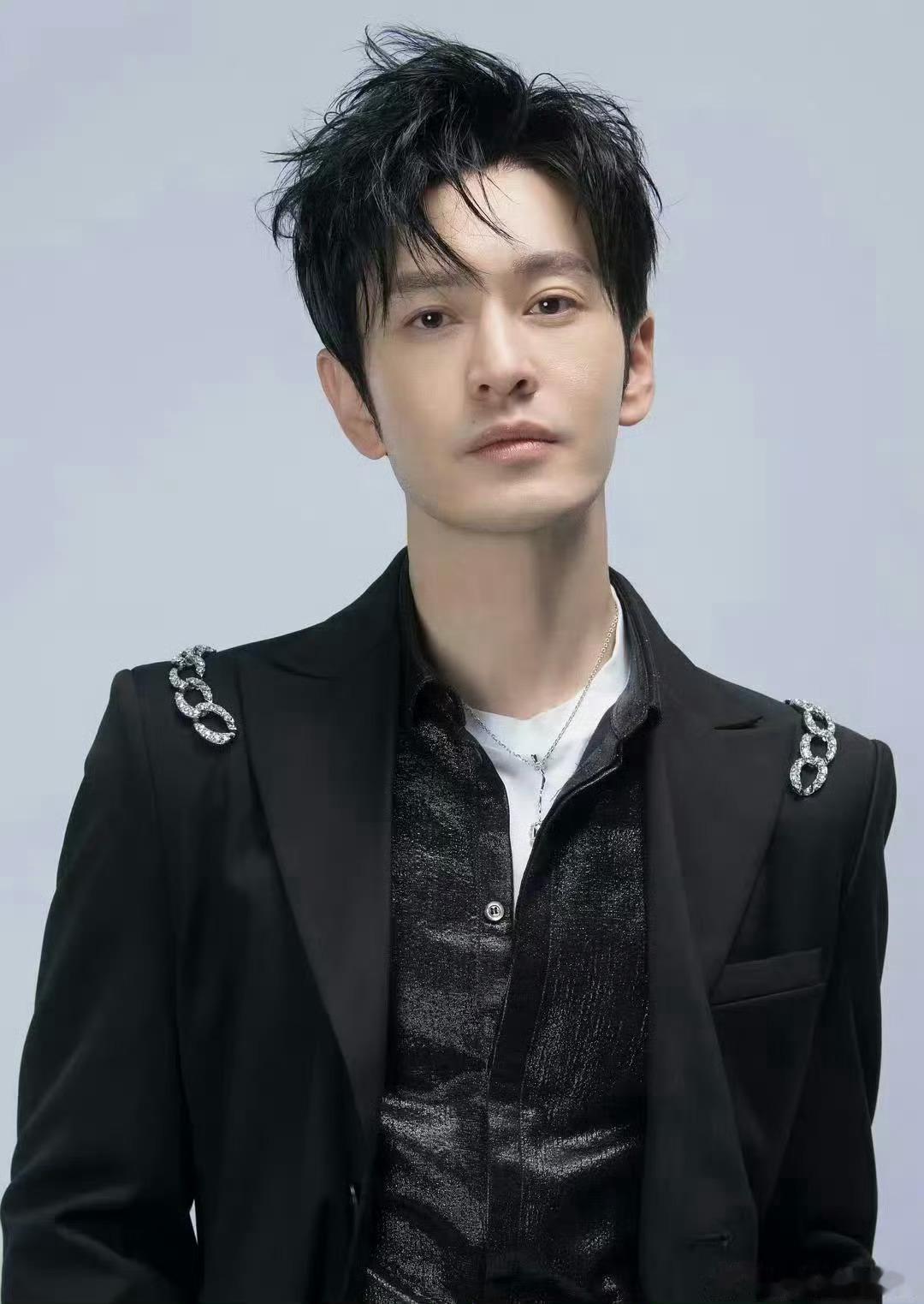 黄晓明说山东人DNA觉醒了黄晓明感谢网友祝福从被调侃到梦想成真，黄晓明稳稳拿下博