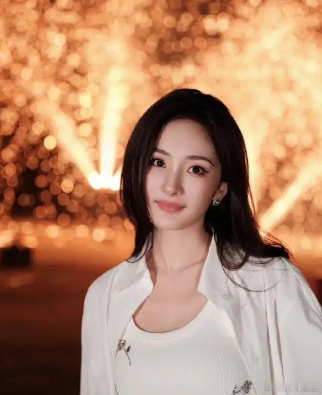 赵丽颖和杨幂依旧是最强85花她们已经开始转幕后了，赵丽颖的新航海逐步开始投资电影