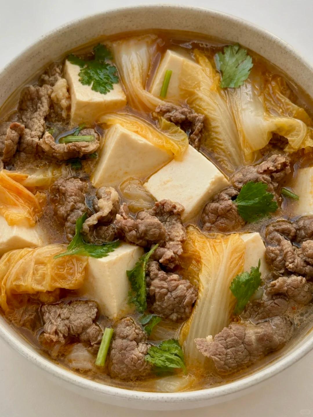 牛肉鲜香嫩滑，豆腐软嫩入味， 娃娃菜煮得清甜又好吃