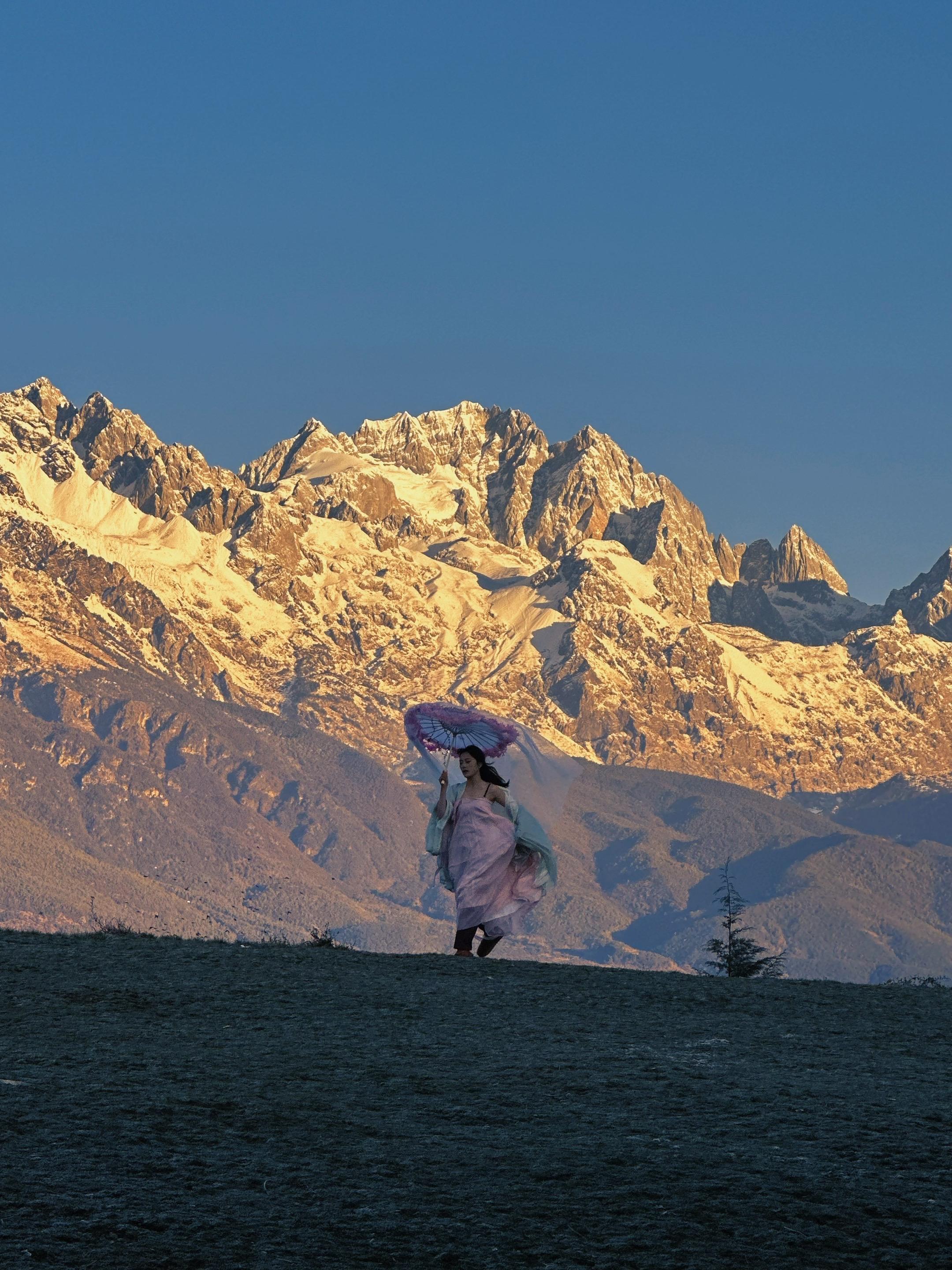 日照金山替你看了 希望你幸运一整年！