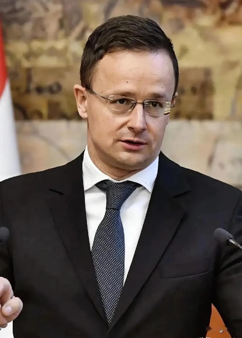 快报

2月4日，西班牙国家铁路公司宣布暂停30辆高速列车的招标，原因直指1月1