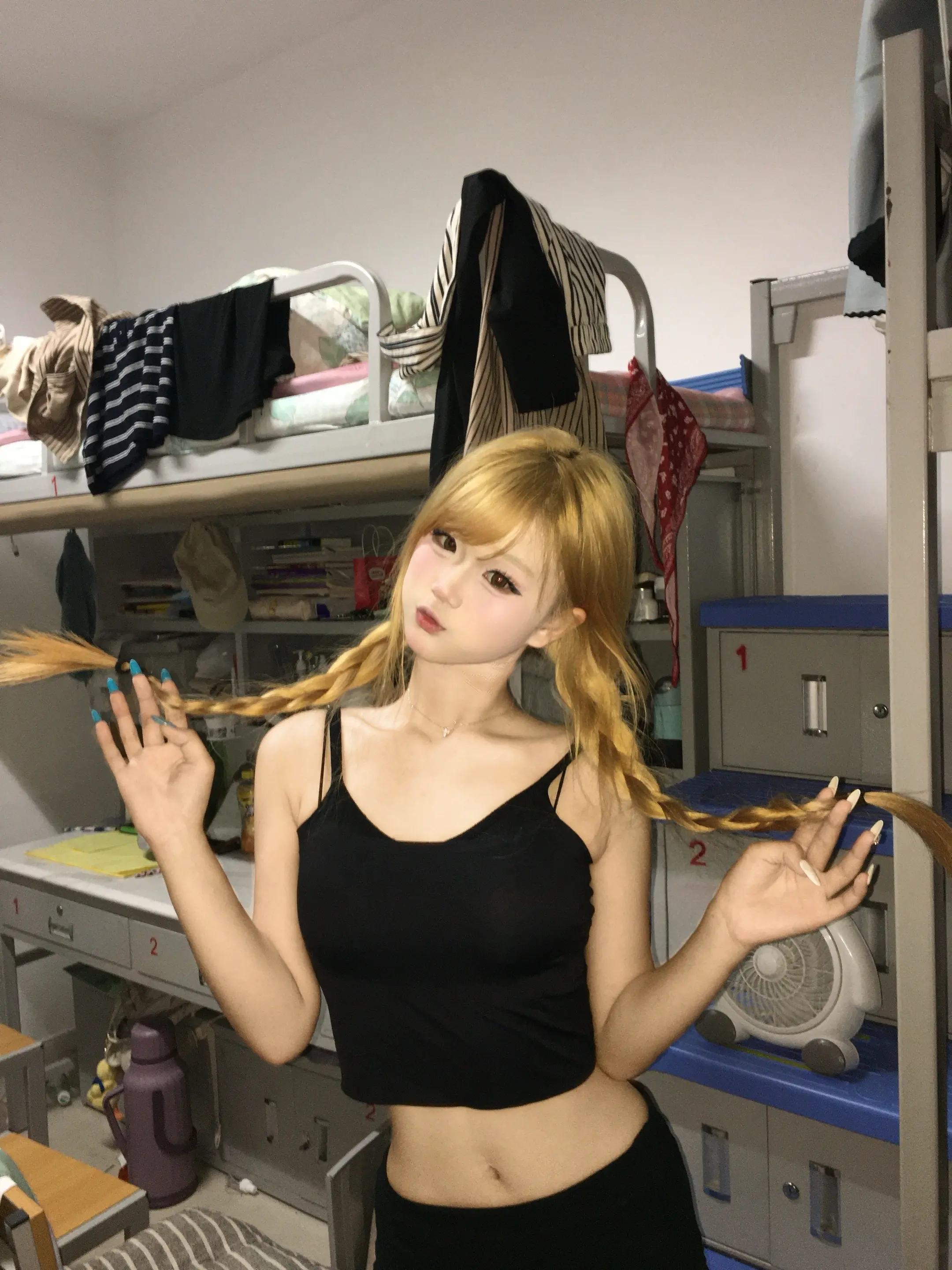 ⓘ 该视频因涉萌已被处理