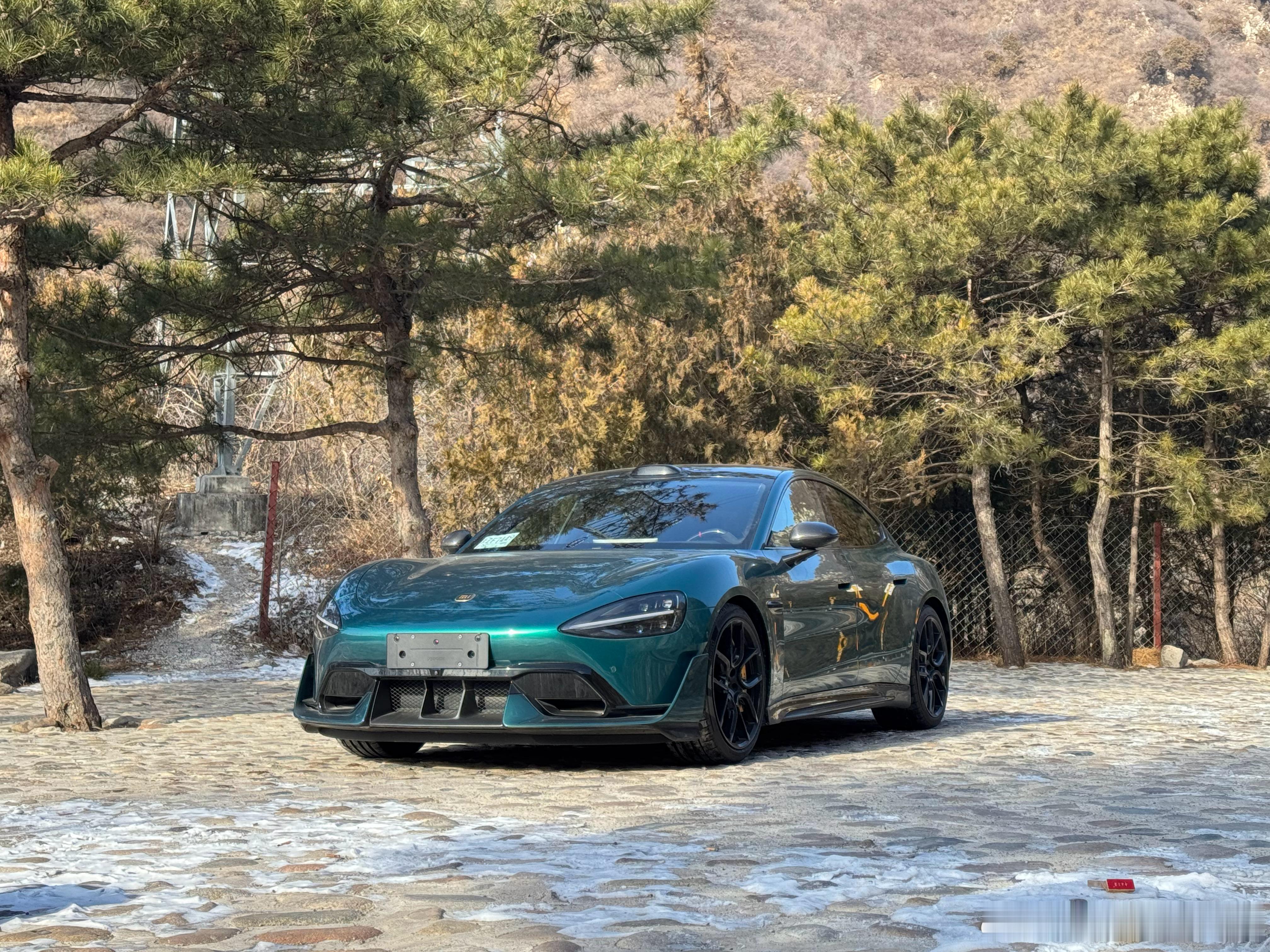 今天开su7 ultra，和我心中几个接近完美的驾驶机器一起在山里跑了一天，感慨