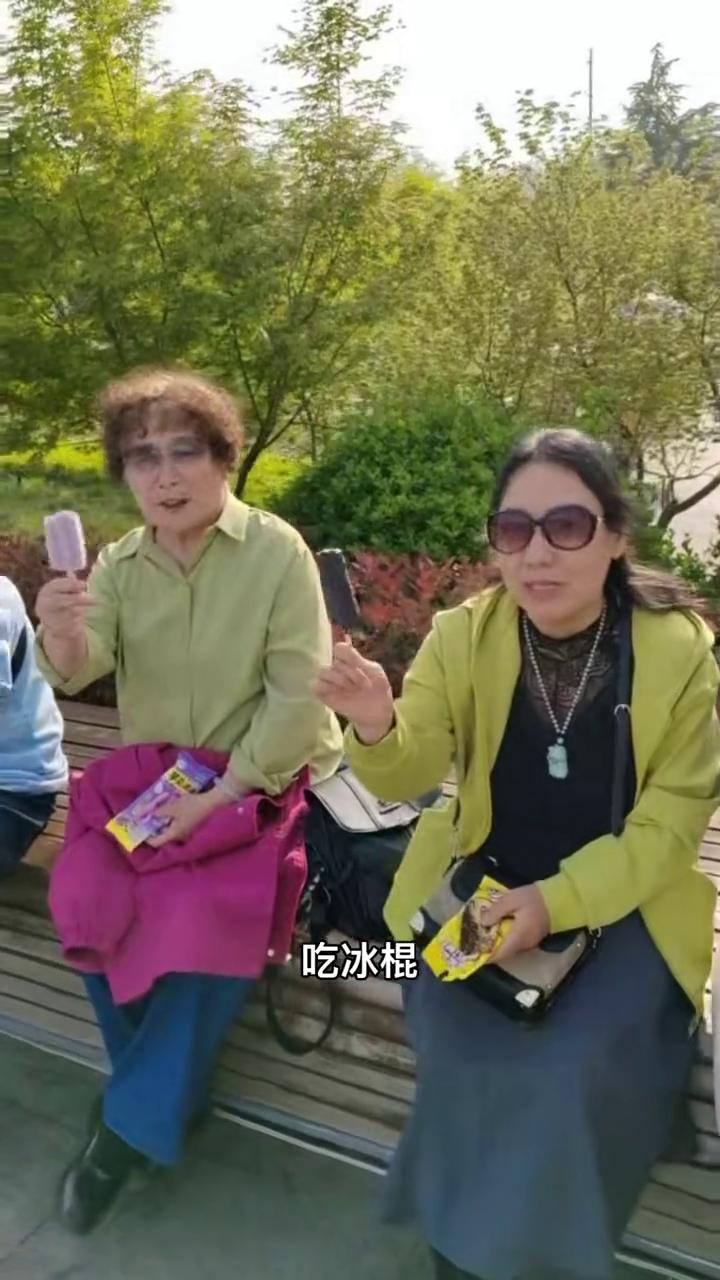 开始了，看看我们凉快不凉快。吃冰棍，冰棍败火。大别找我。