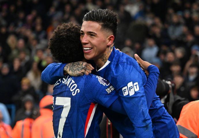 全场活跃 补时绝平

切尔西中场恩佐·费尔南德斯对阵曼城个人数据：

7 铲断